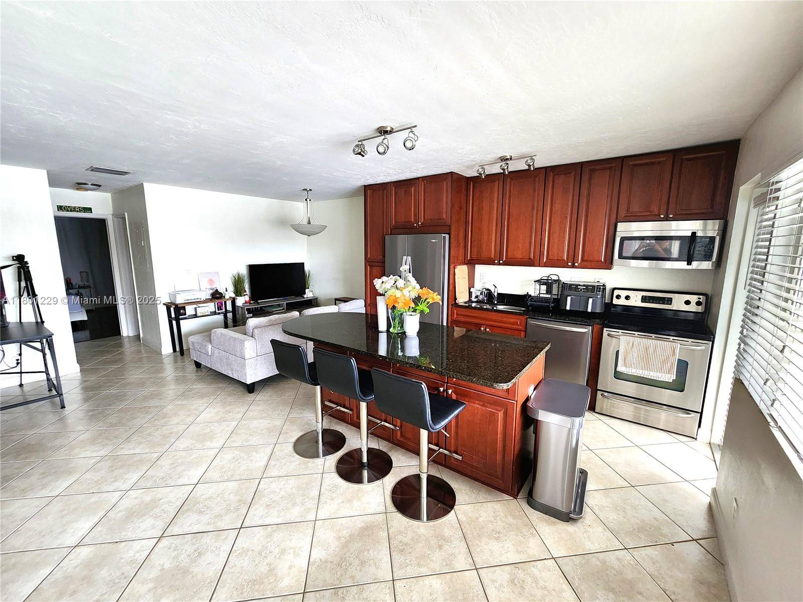 Fort Lauderdale, FL 33306,2895 NE 32nd St #203