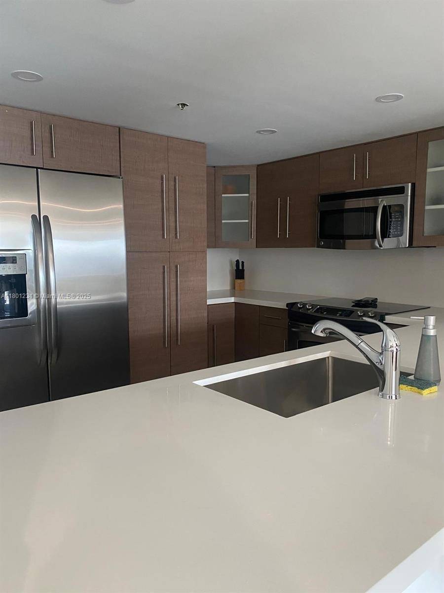 Miami, FL 33132,1717 N Bayshore Dr #A-2353