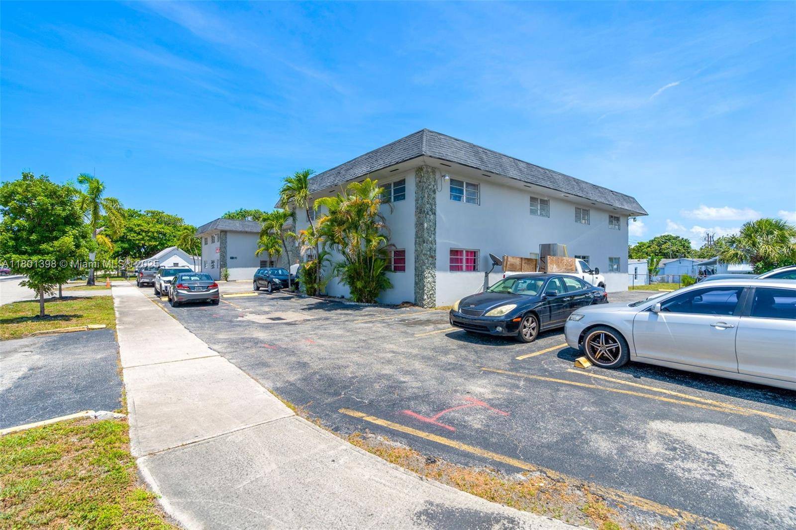 Hallandale Beach, FL 33009,300 NE 1st Ct #101
