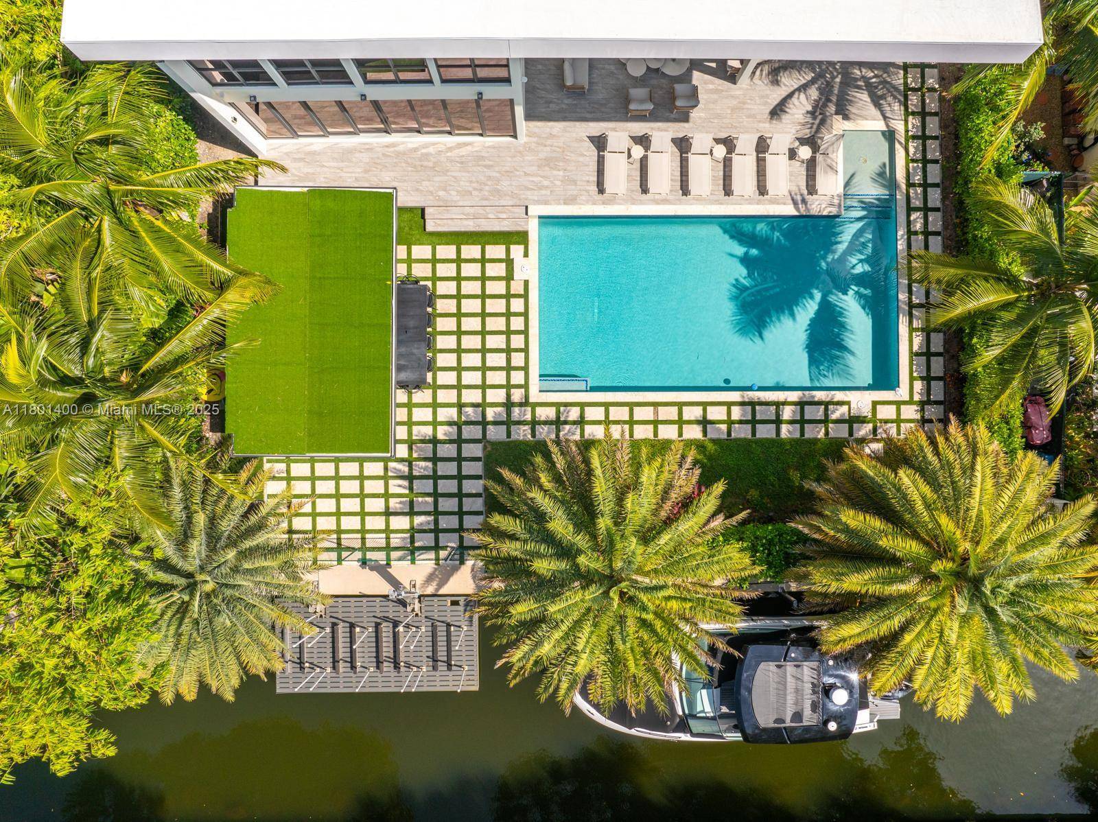Hallandale Beach, FL 33009,521 Holiday Dr