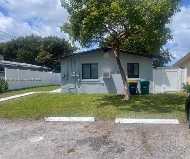 Dania Beach, FL 33004,217 NW 7th Ave #1-2