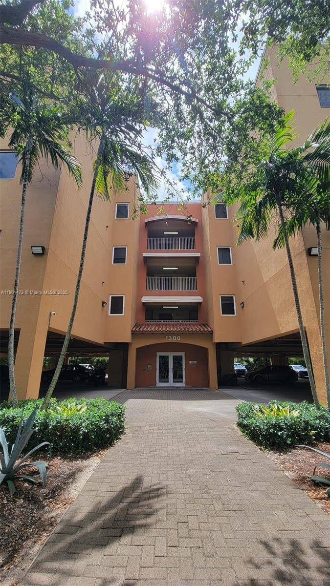Miami, FL 33161,1300 NE 109th St #405