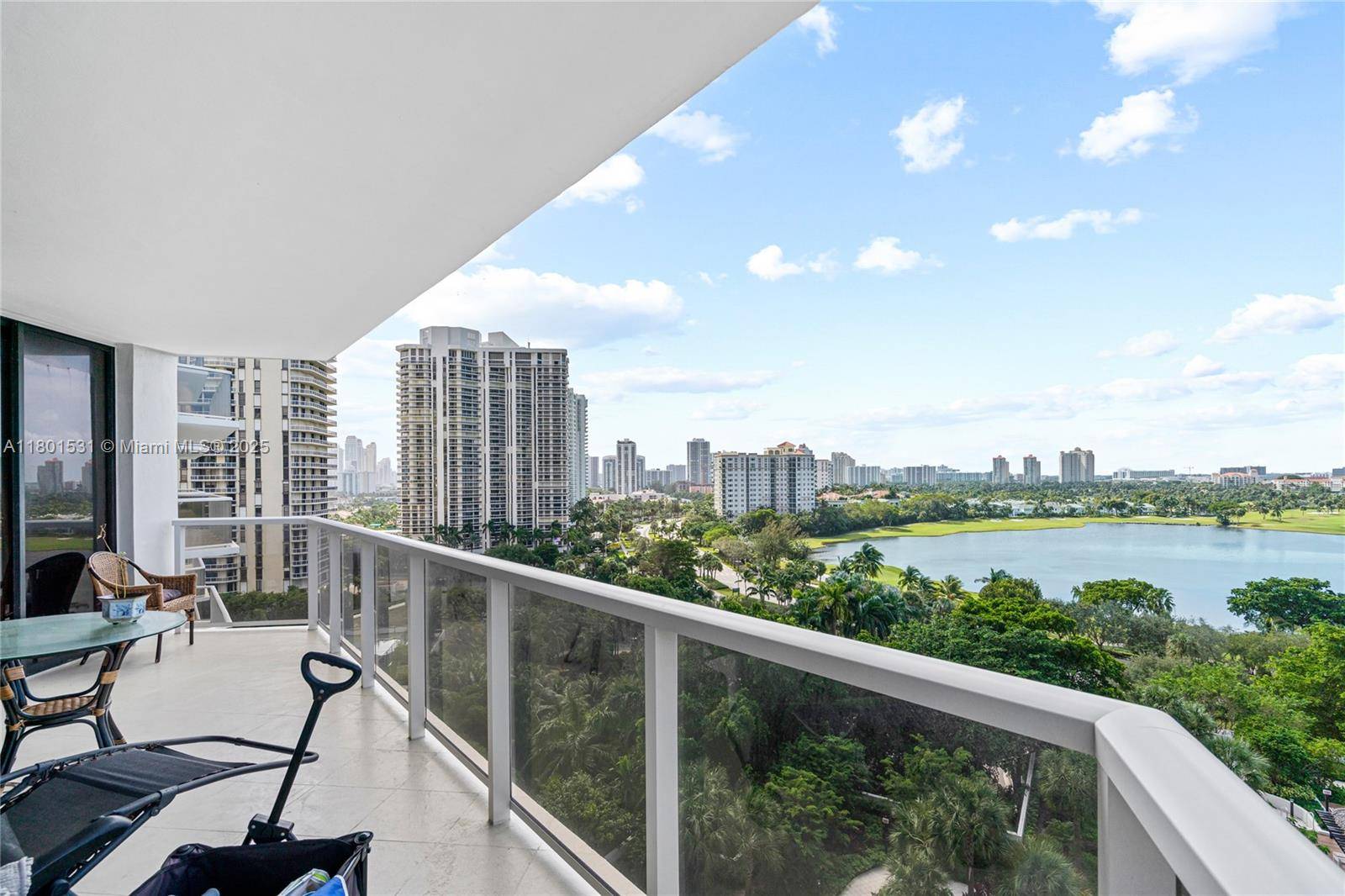 Aventura, FL 33180,20281 E Country Club Dr #909