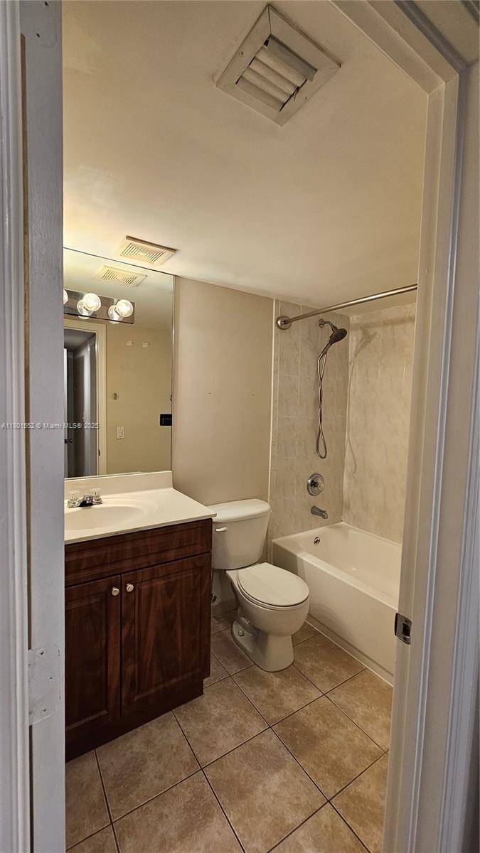 Davie, FL 33314,4785 SW 62nd Ave #203