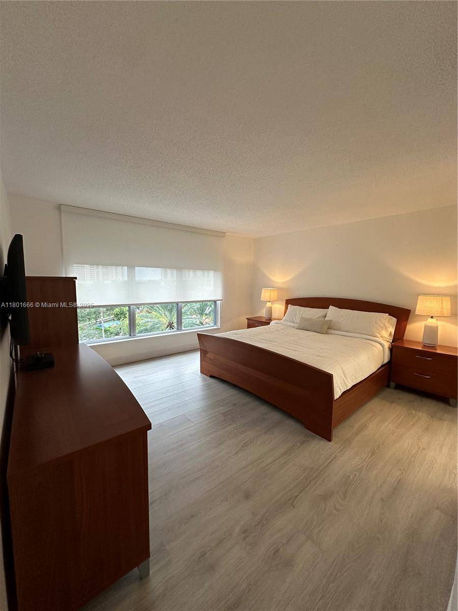 Aventura, FL 33180,3600 N Mystic Pointe Dr #707
