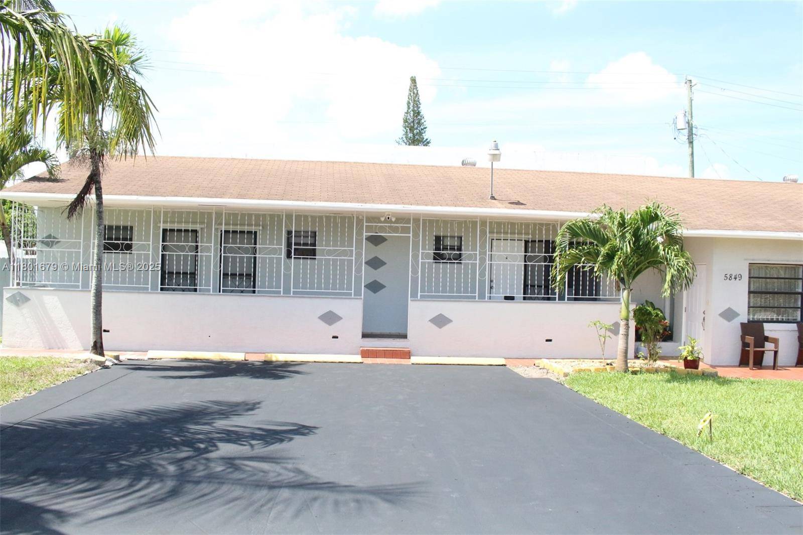 Hollywood, FL 33023,5849 Wiley St #2