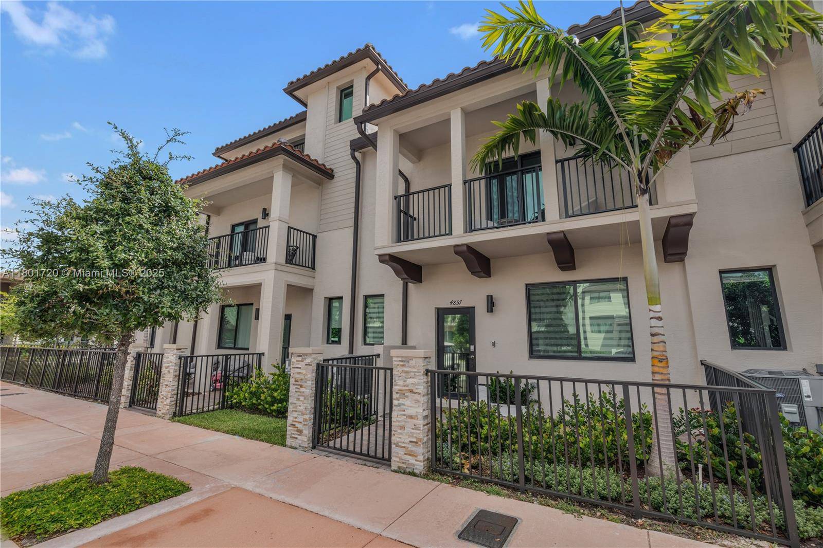 Doral, FL 33166,4857 NW 84th Ave #4857