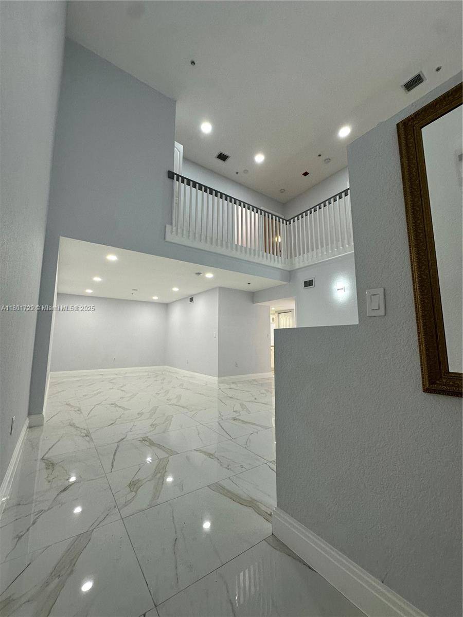 Hialeah, FL 33015,17425 NW 75th Pl #208