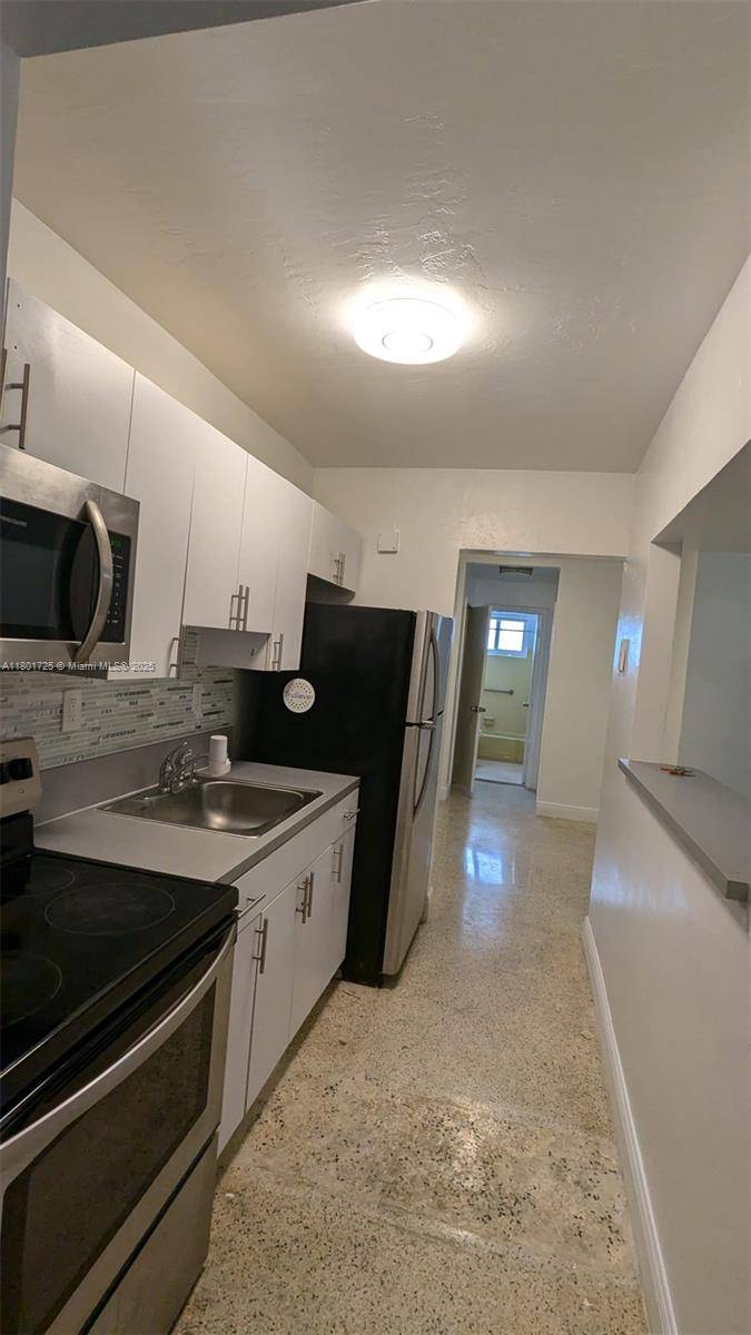 North Miami Beach, FL 33162,16911 NE 21st Ave #3