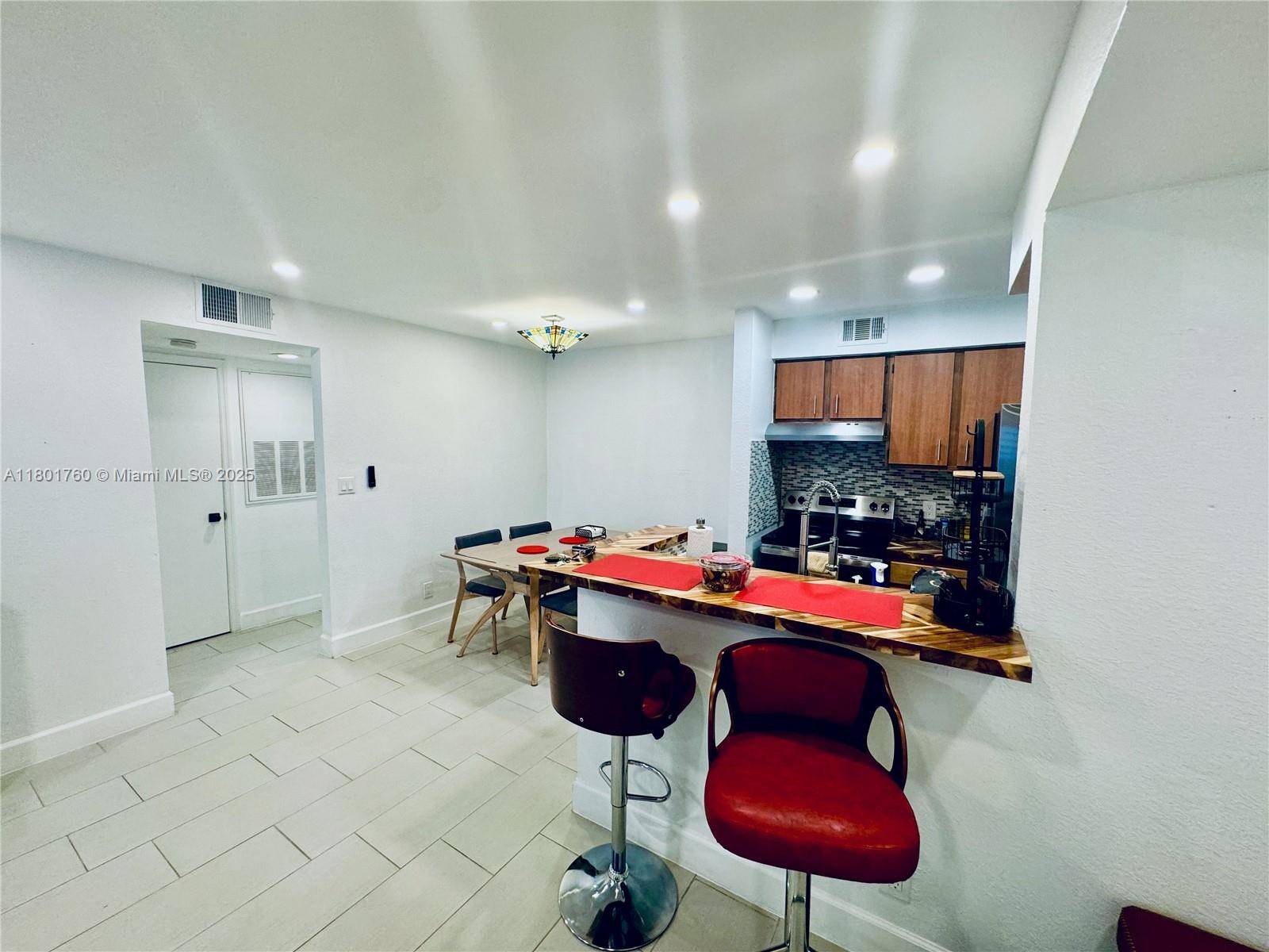 Davie, FL 33328,2900 S University Dr #9103