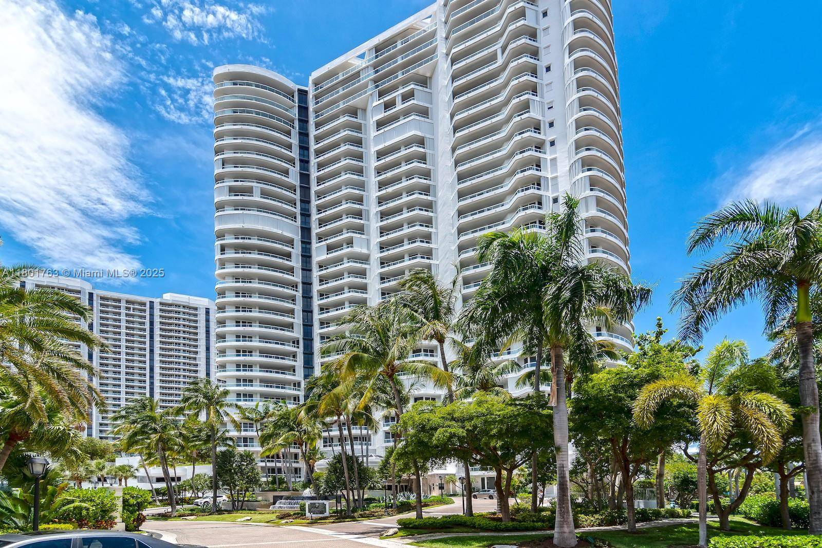 Aventura, FL 33180,21050 NE 38th Ave #305