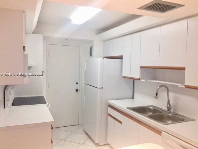 Key Biscayne, FL 33149,150 Ocean Lane Dr #5B
