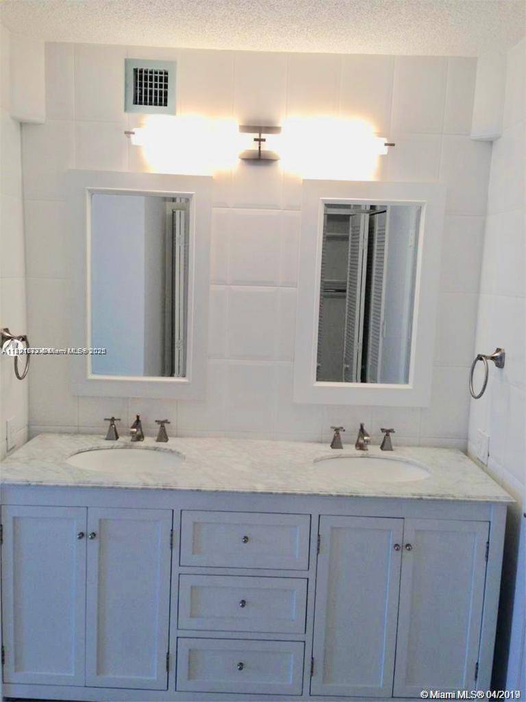 Key Biscayne, FL 33149,150 Ocean Lane Dr #5B
