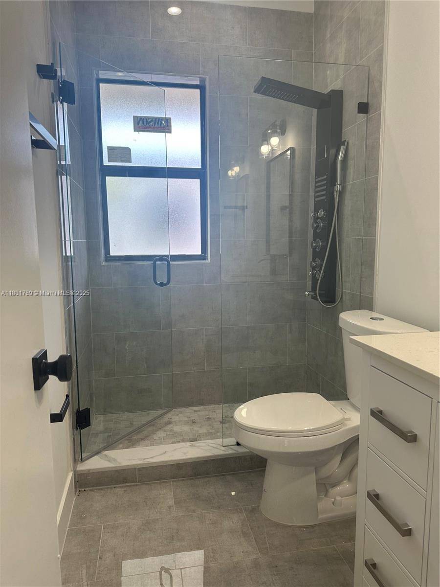 Miami, FL 33135,638 SW 21st Ave #4