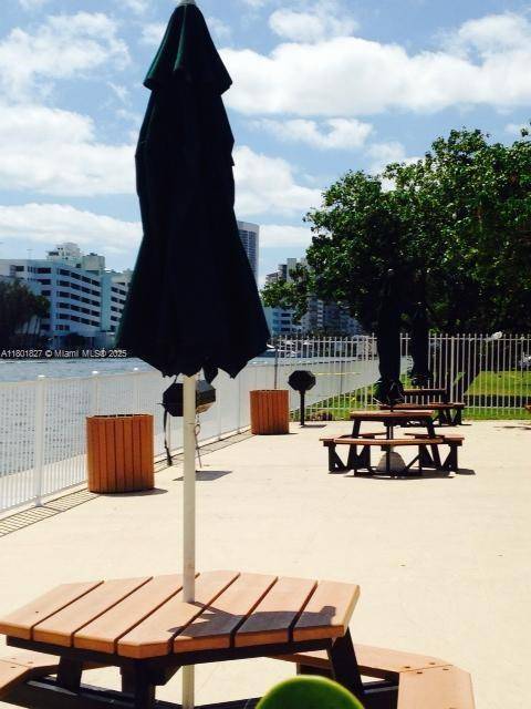 Hallandale Beach, FL 33009,1000 Parkview Dr #605