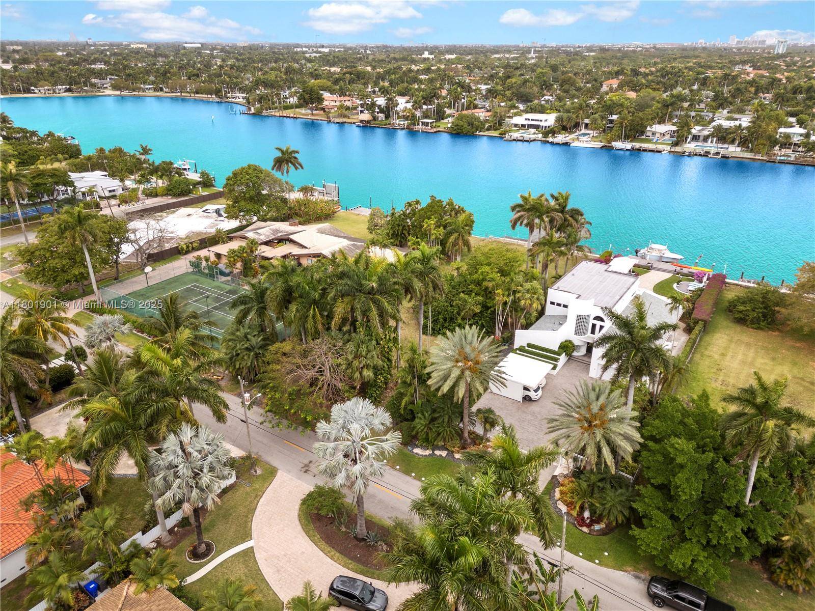Hollywood, FL 33019,1018 S Northlake Dr