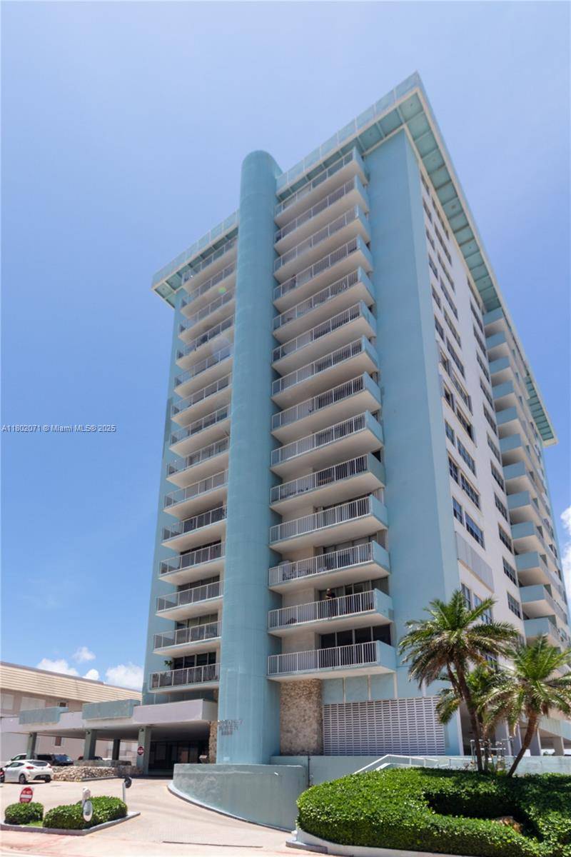 Miami Beach, FL 33140,5838 Collins Ave #2H