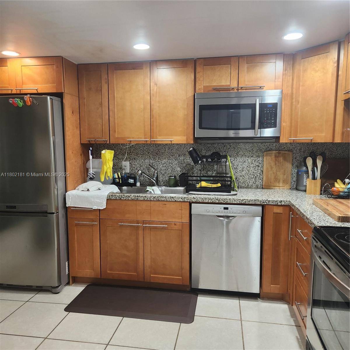 Weston, FL 33326,158 Lakeview Dr #103