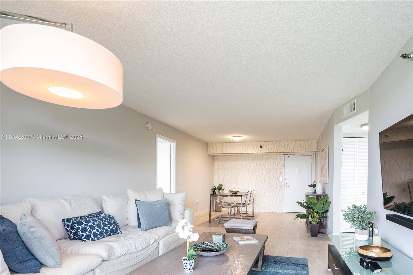 Pembroke Pines, FL 33026,900 Saint Charles Pl #621