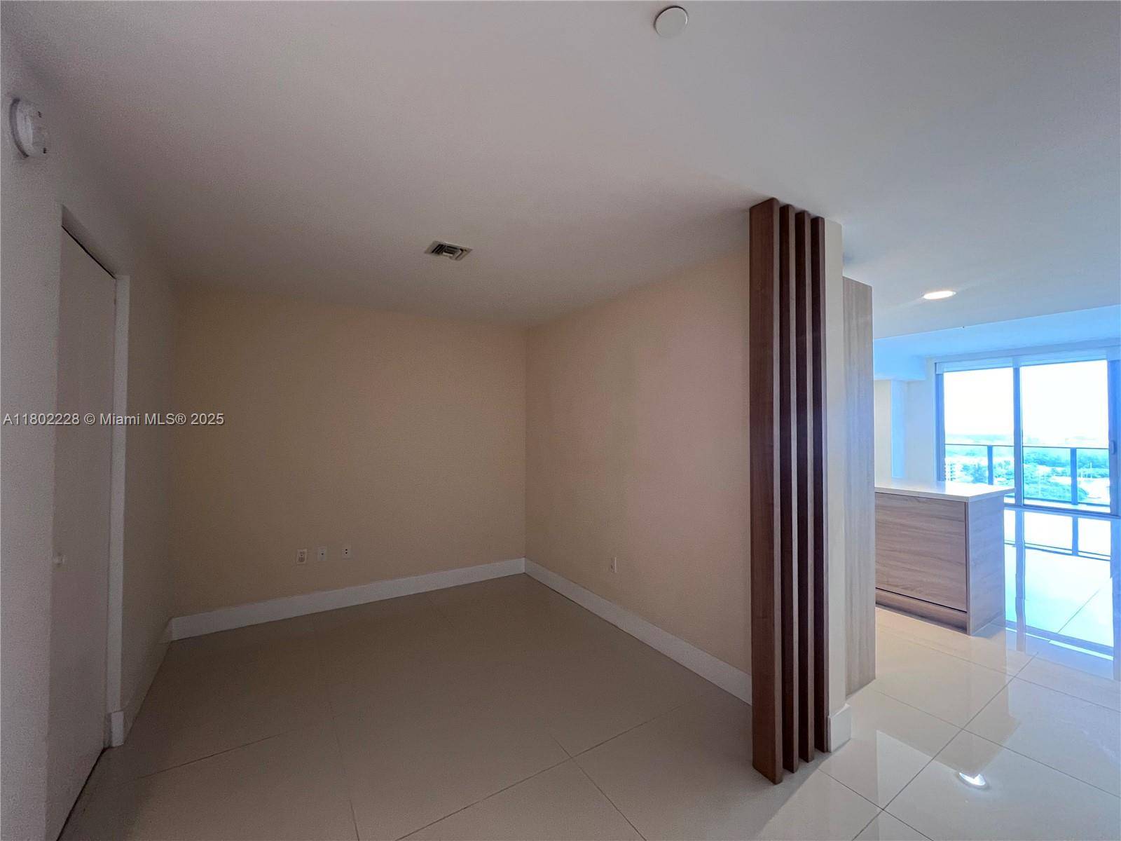 North Miami Beach, FL 33160,16385 Biscayne Blvd #2103