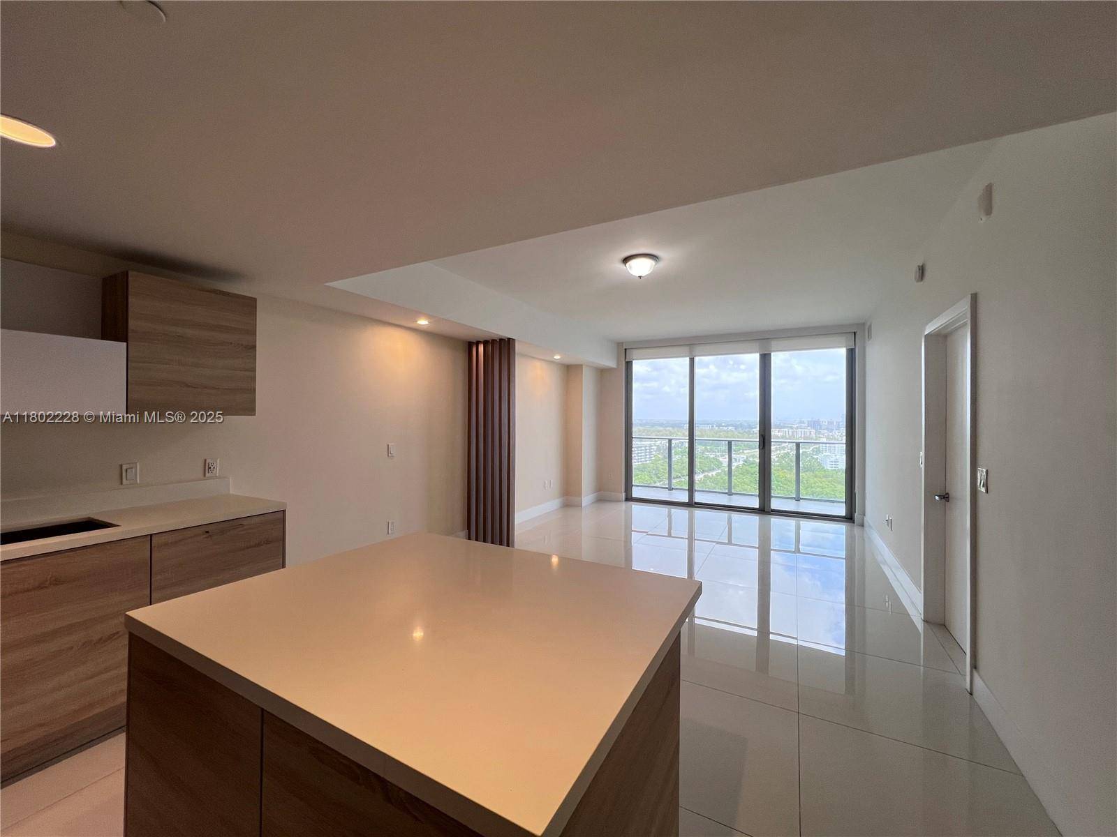 North Miami Beach, FL 33160,16385 Biscayne Blvd #2103