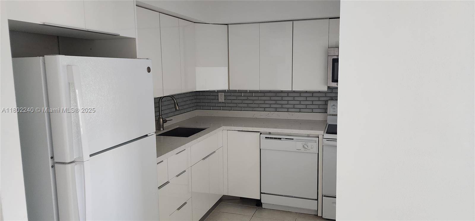 Sunny Isles Beach, FL 33160,200 172nd St #417