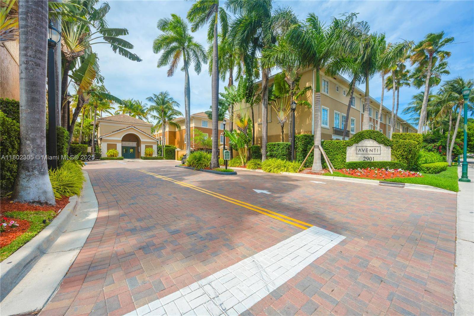 Aventura, FL 33180,2845 NE 185th St #907