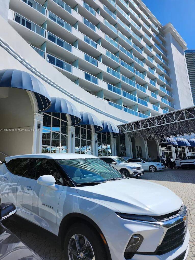 Sunny Isles Beach, FL 33160,19201 Collins Ave #1105