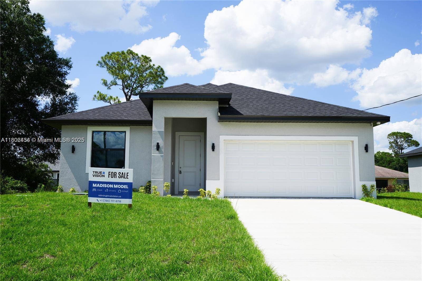 La Belle, FL 33935,7006 Calder Cir