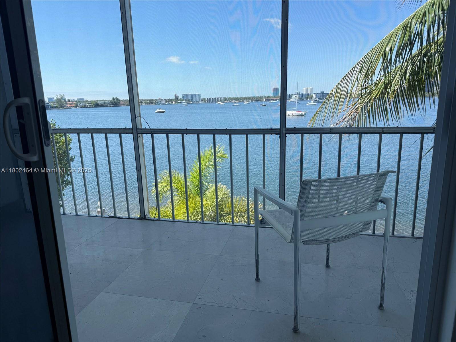 Aventura, FL 33160,3000 Marcos Dr #P305