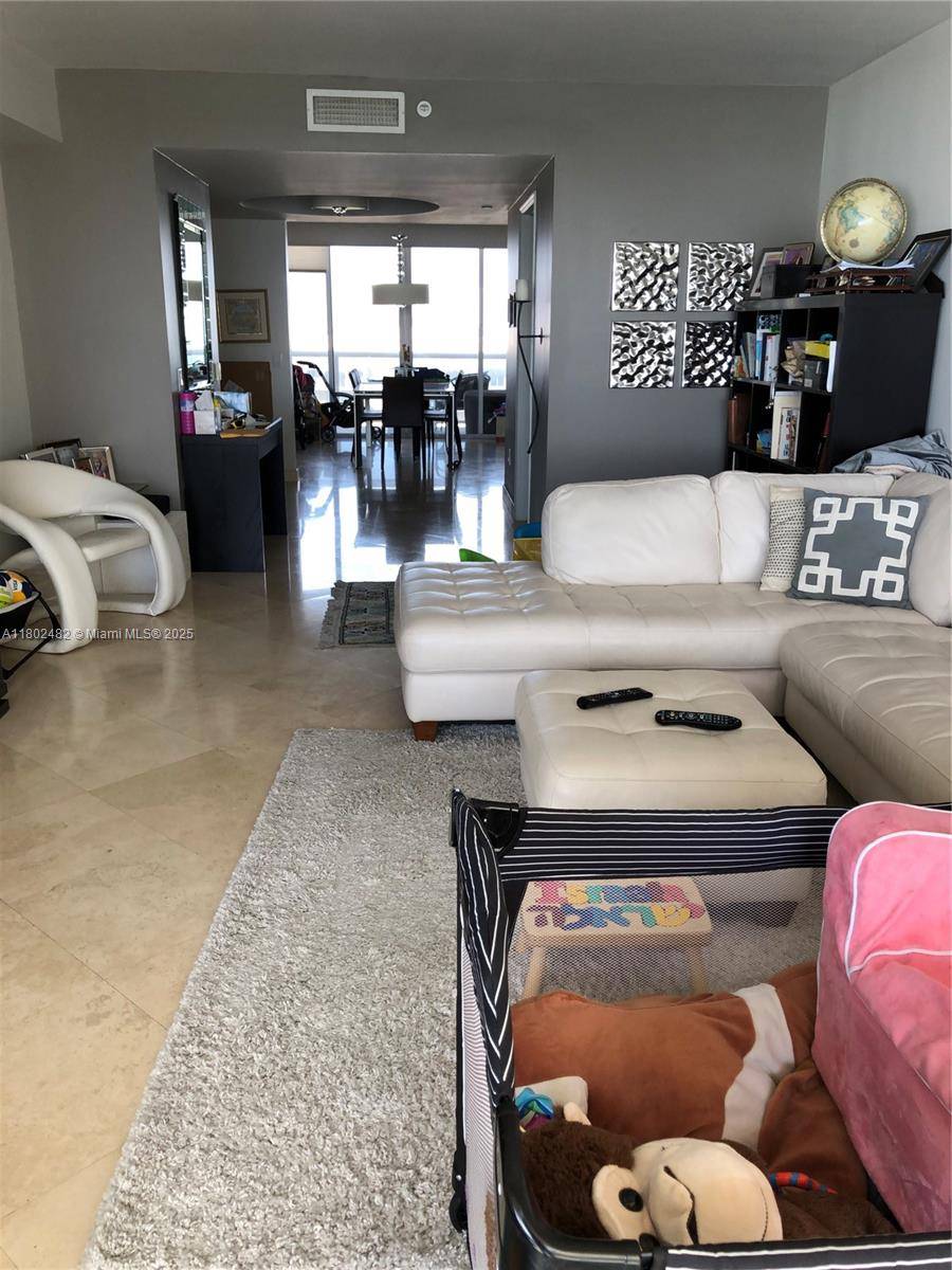 Sunny Isles Beach, FL 33160,17555 Collins Ave #1802