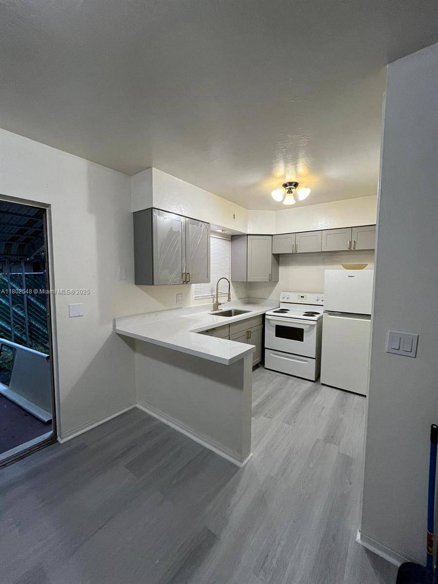 Hollywood, FL 33020,2450 Lincoln St #3
