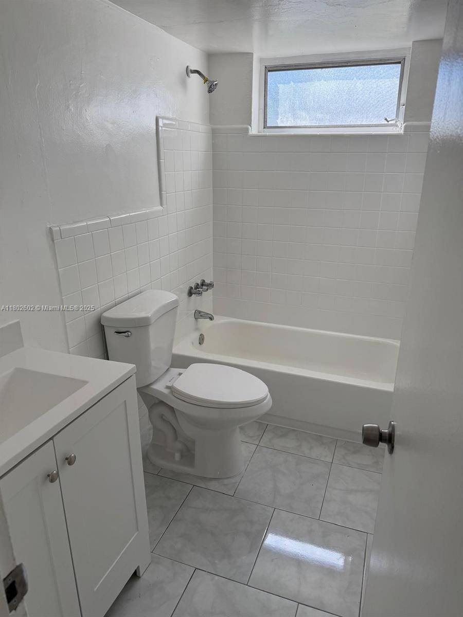 North Miami Beach, FL 33162,16851 NE 18th Ave #107