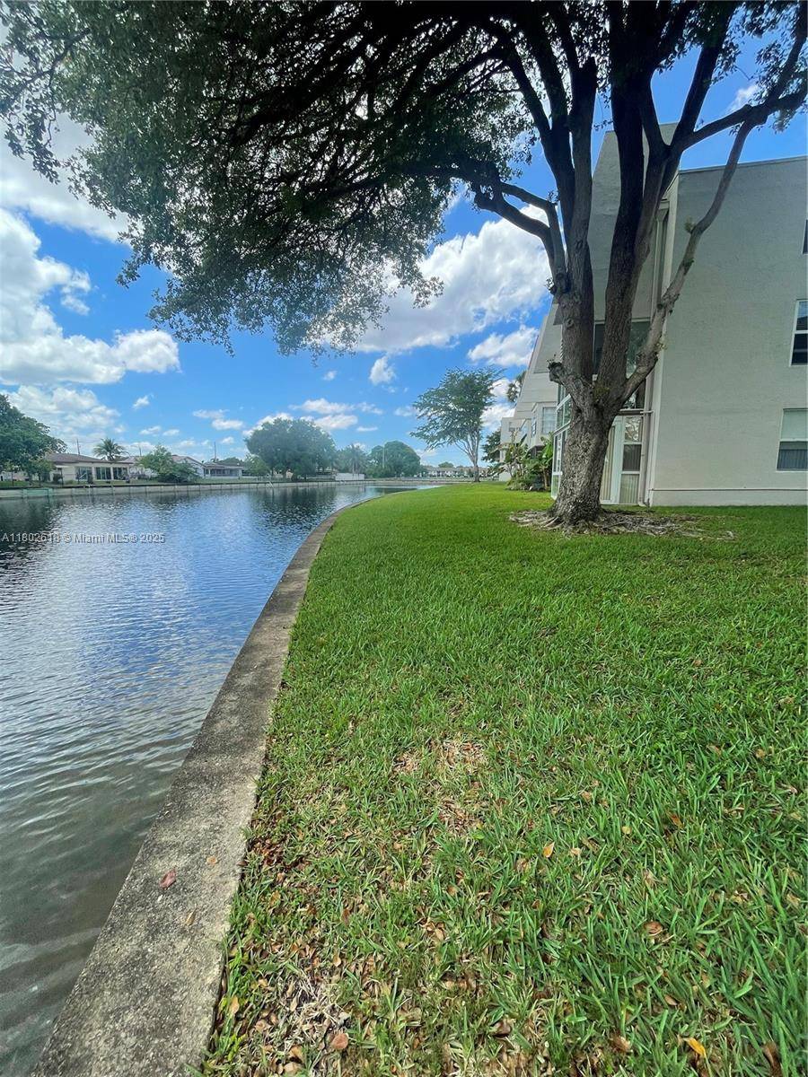 Tamarac, FL 33321,9330 Lime Bay Blvd #315