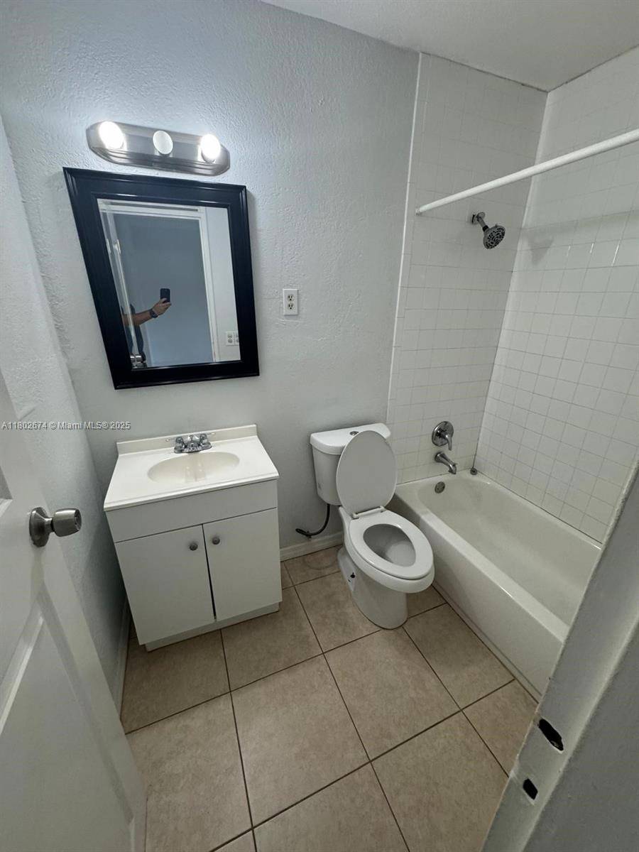 North Miami Beach, FL 33162,1451 NE 170th St #210A