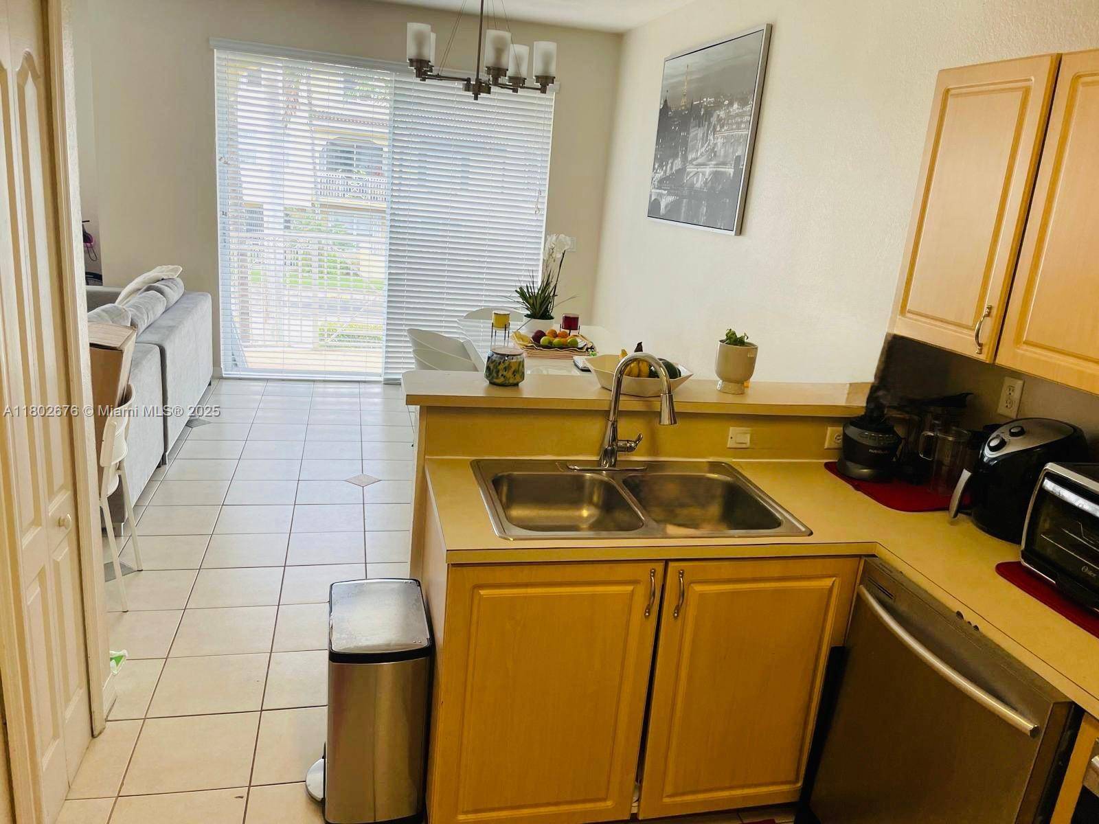 Miami, FL 33174,8906 W Flagler St #216
