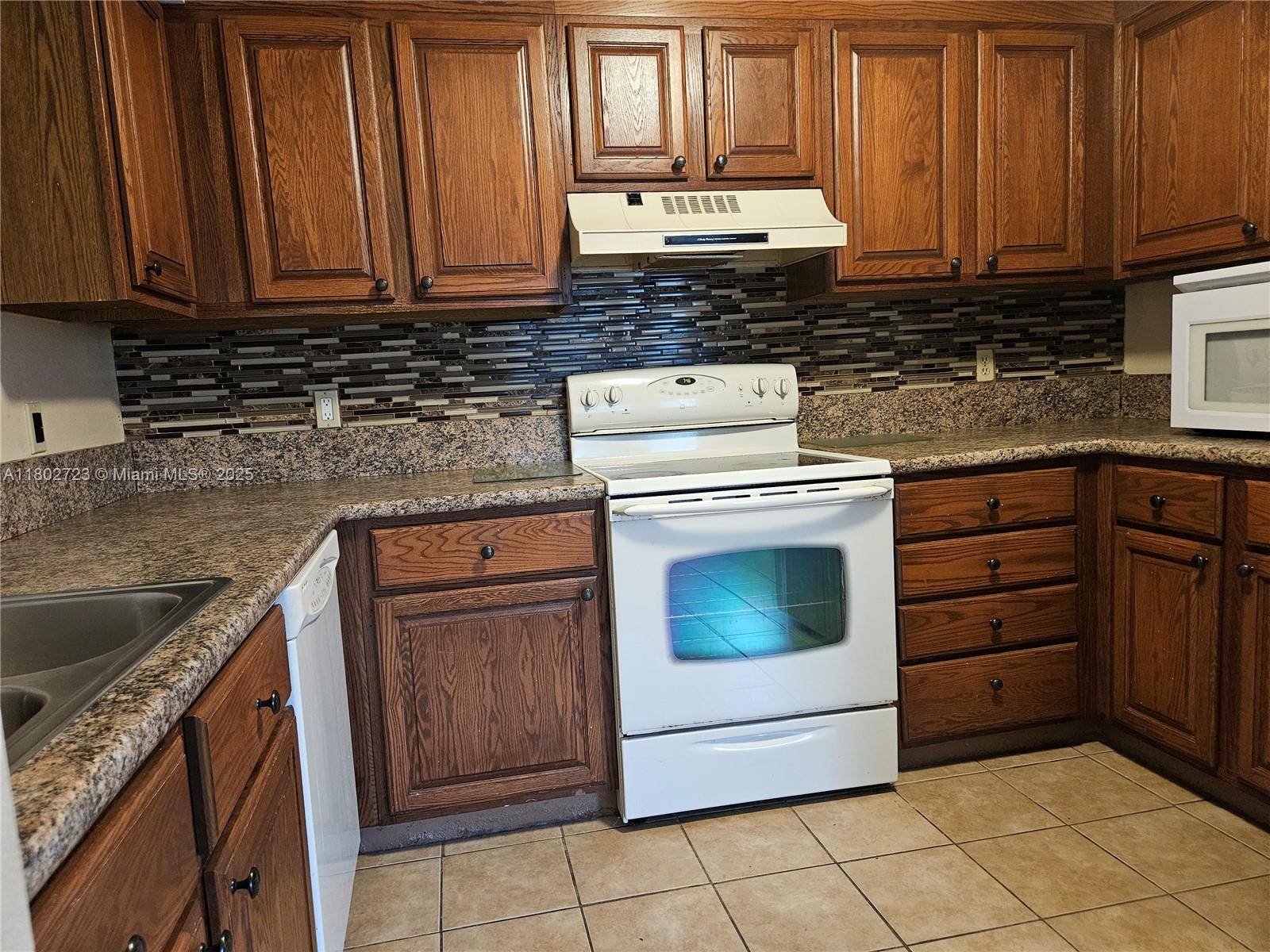 Kissimmee, FL 34743,154 Sandalwood Dr.