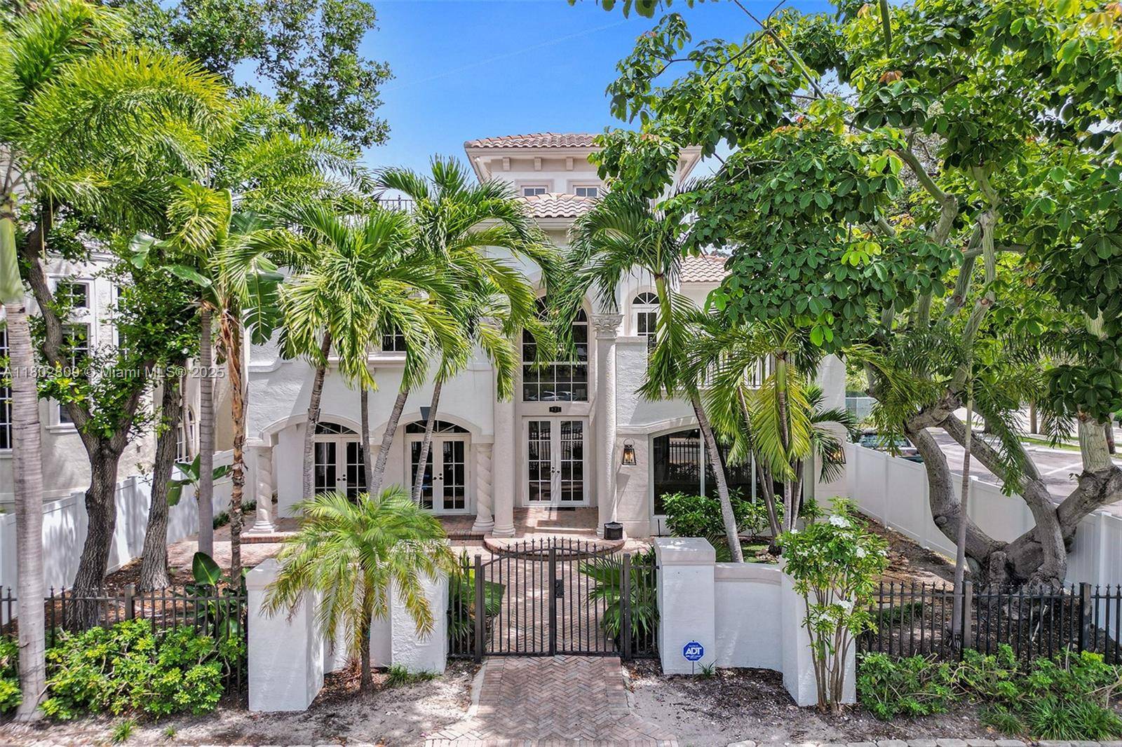 Fort Lauderdale, FL 33301,827 SE 2nd Ct