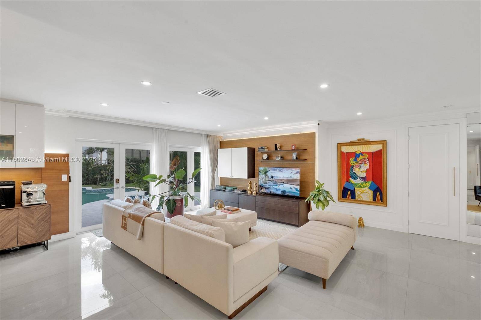 Fort Lauderdale, FL 33304,726 NE 17th Way