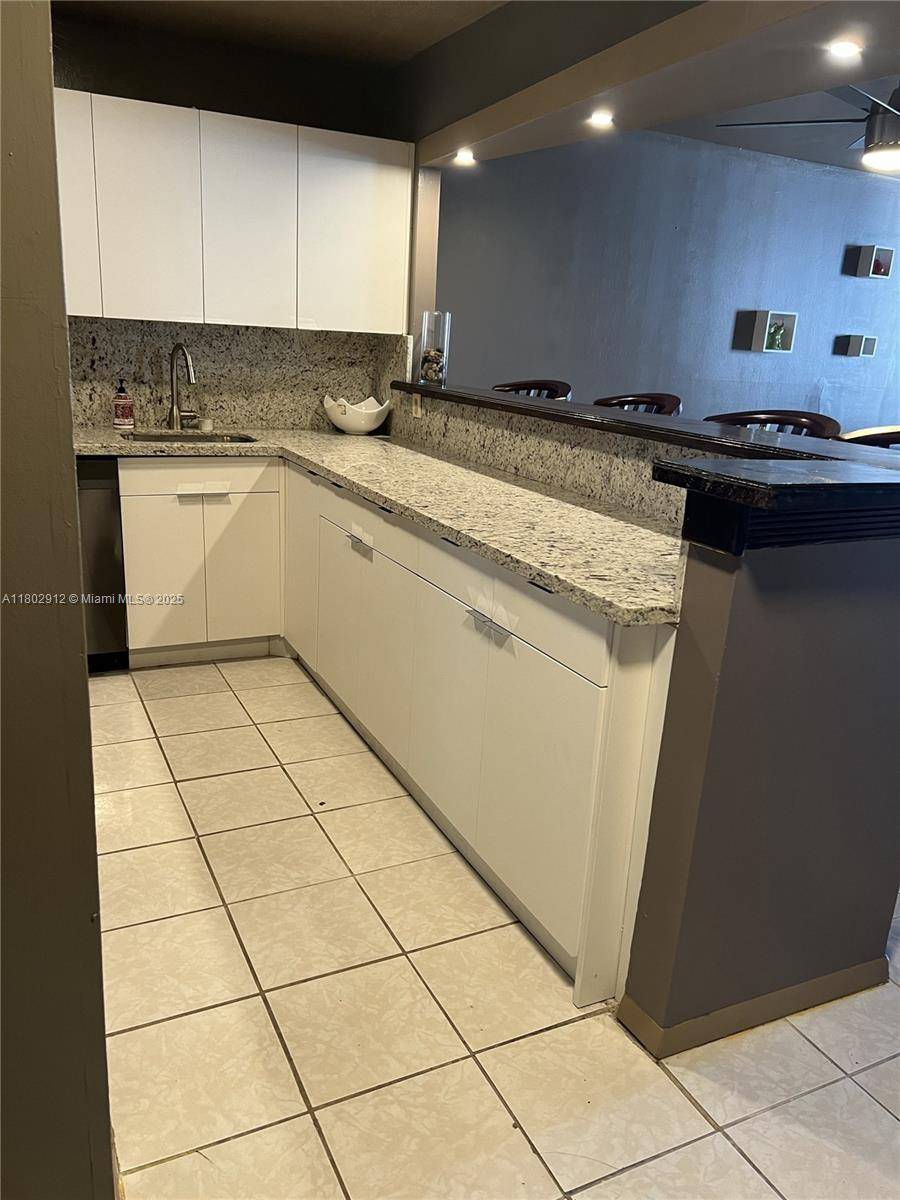 Hallandale Beach, FL 33009,1817 S Ocean Dr #718