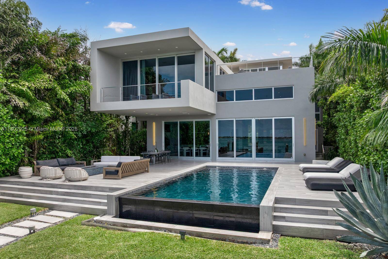 Miami, FL 33139,1379 N Venetian Way