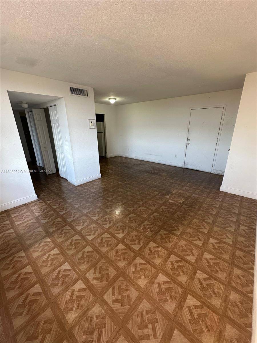Hialeah, FL 33012,1825 W 56th St #410