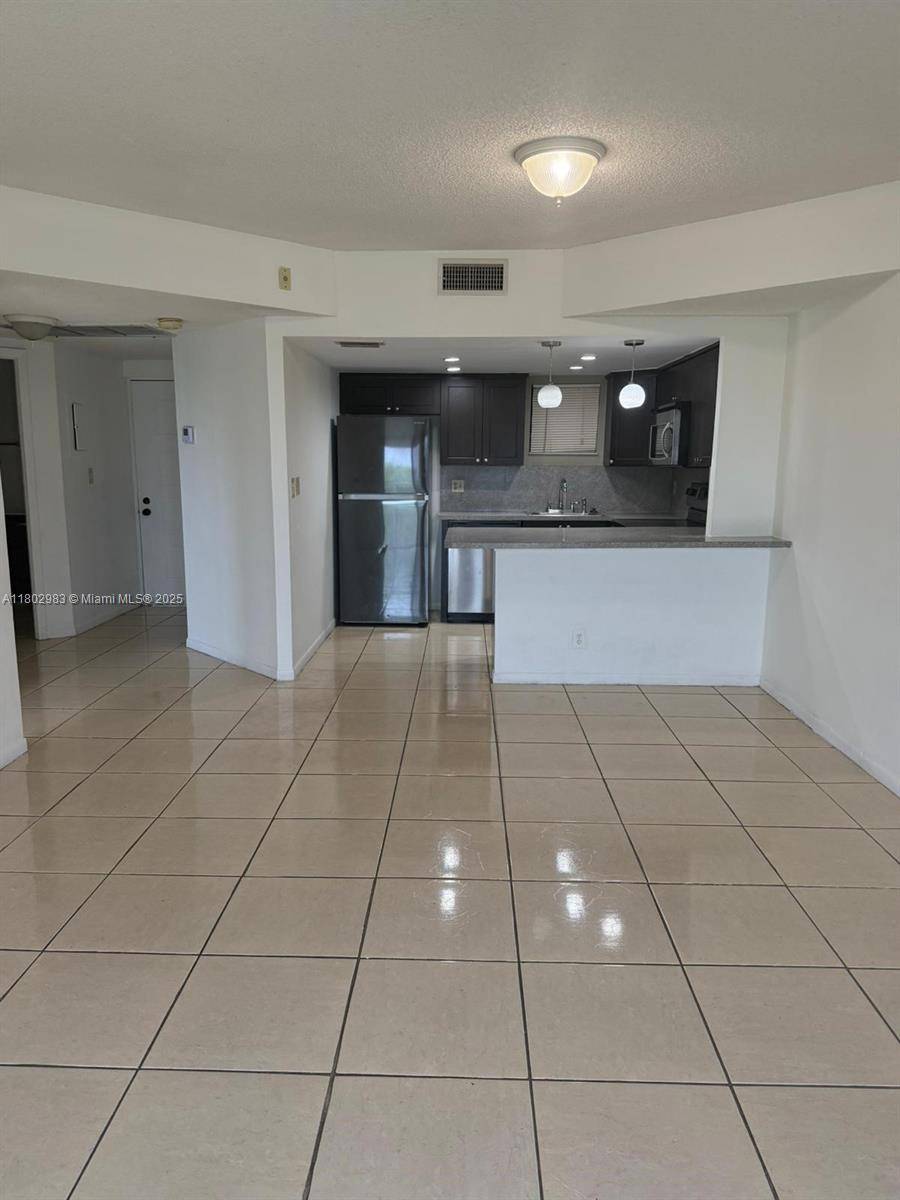 Doral, FL 33166,8290 Lake Dr #520