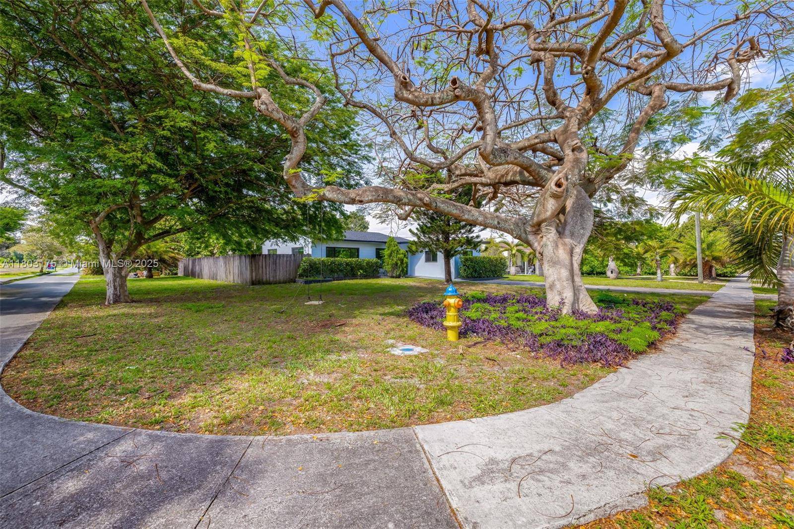 North Miami Beach, FL 33162,1998 NE 180th St