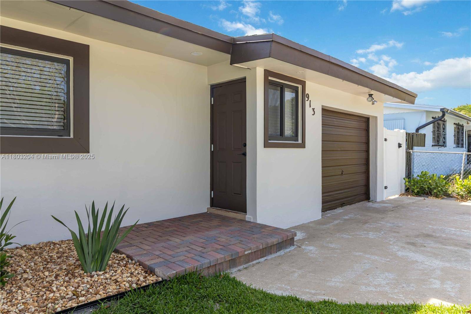 Plantation, FL 33317,913 SW 49th Ave
