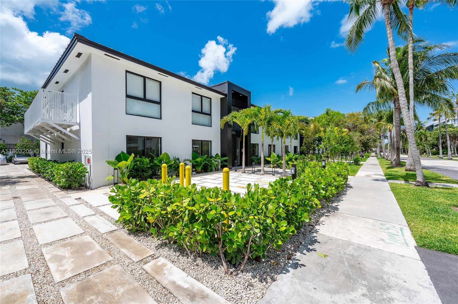 Key Biscayne, FL 33149,204 Sunrise Dr #204C
