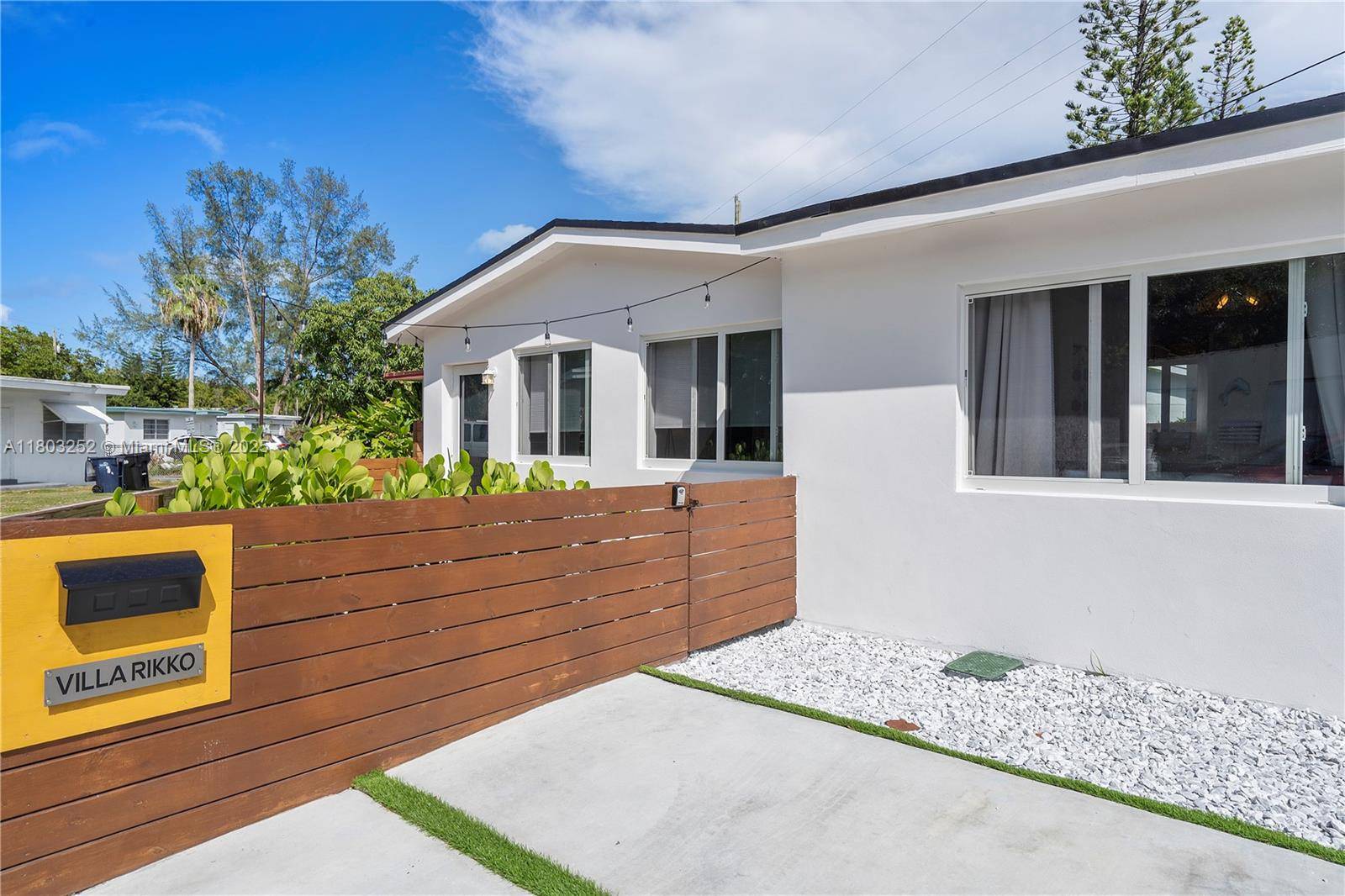 North Miami Beach, FL 33181,2380 NE 137th St