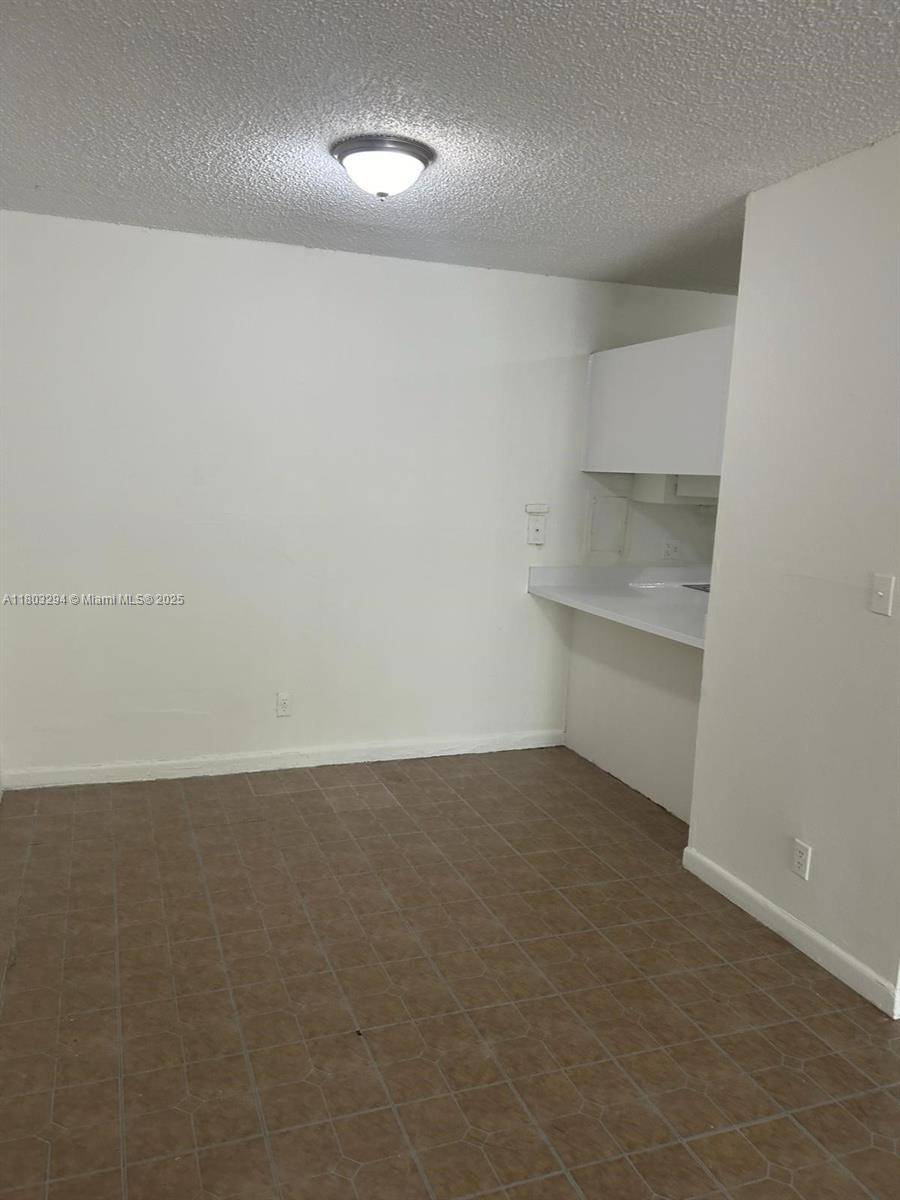 Sunrise, FL 33351,4007 N University Dr #106