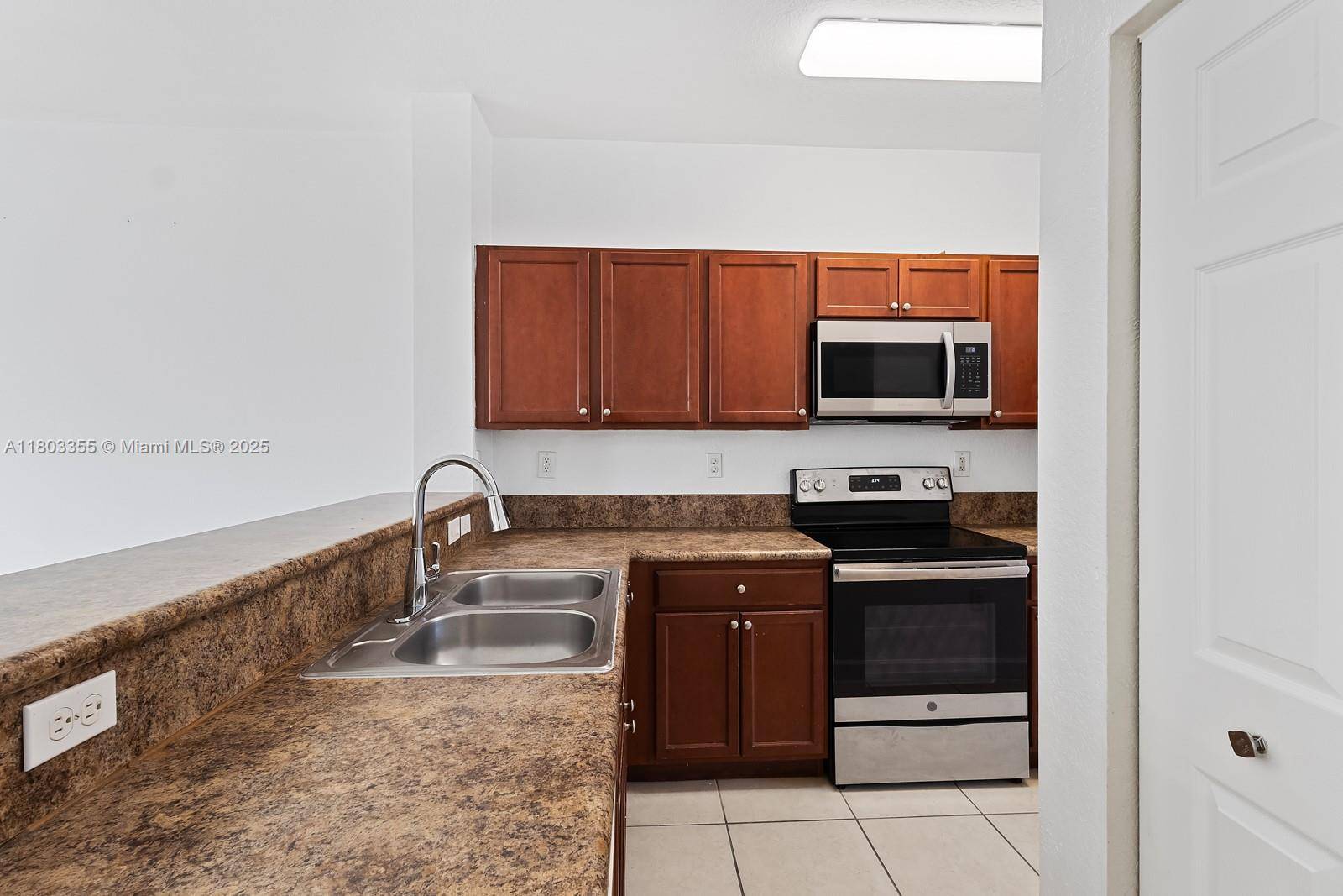 Cutler Bay, FL 33190,9153 SW 227th St #3
