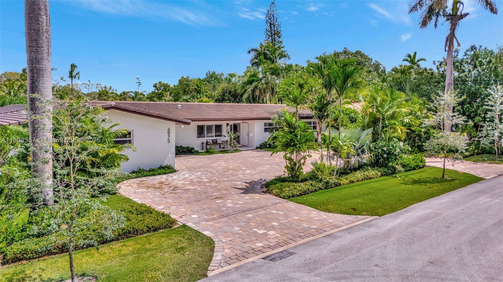 Pinecrest, FL 33156,6975 SW 107th St